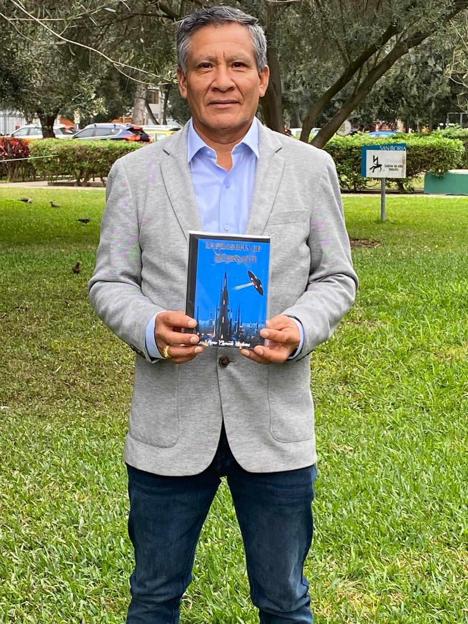 Foto de Escribio 2 libros Mario Clemente Cardenas